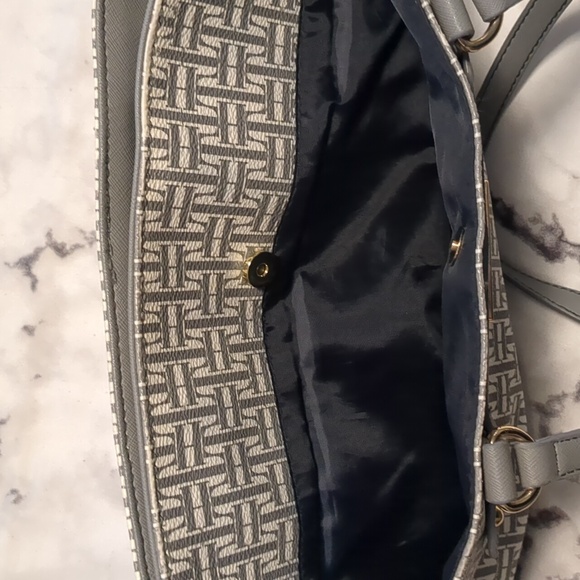 Tommy Hilfiger White and Gray shoulder bag - Picture 4 of 8